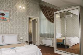 Отель Hotel and Restaurant Complex Lubokray Переяслав-Хмельницкий Номер с кроватью размера «king-size»-4